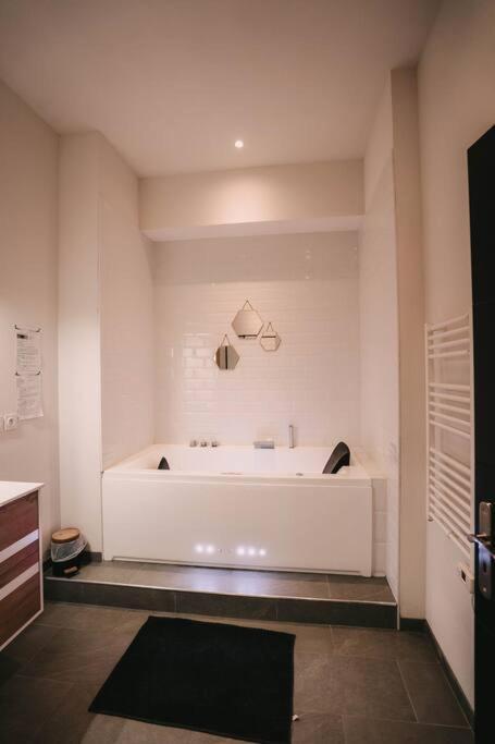 Ultimate Comfort ! Jacuzzi & Sauna. Μπεζανσόν Εξωτερικό φωτογραφία